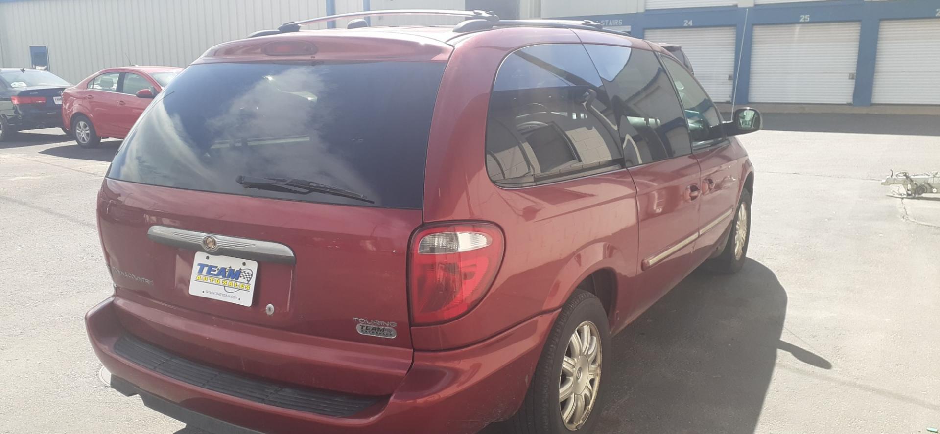 2006 Chrysler Town & Country Touring (2A4GP54L46R) with an 3.8L V6 OHV 12V engine, 4-Speed Automatic Overdrive transmission, located at 2015 Cambell Street, Rapid City, SD, 57701, (605) 342-8326, 44.066433, -103.191772 - Photo#4